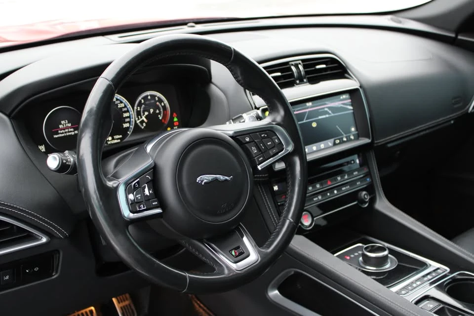 2017 Jaguar F-Pace - Image 7 of 20