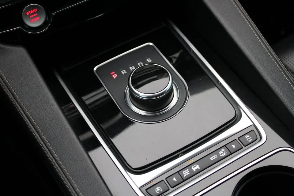 2017 Jaguar F-Pace - Image 9 of 20