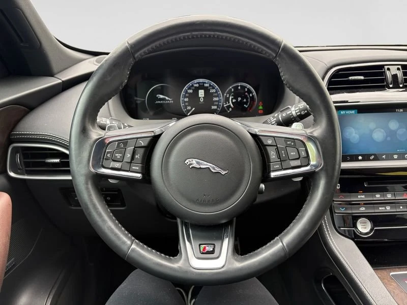 2017 Jaguar F-Pace - Image 10 of 18