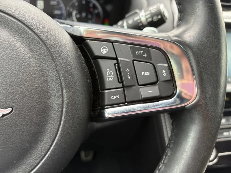 2017 Jaguar F-Pace - Image 11 of 18