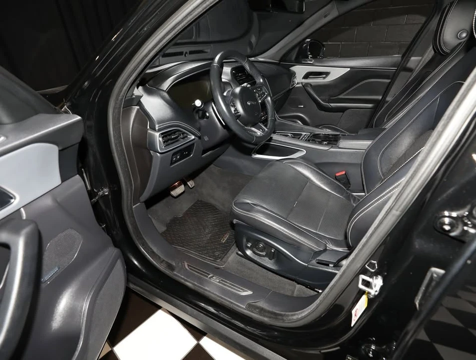 2017 Jaguar F-Pace - Image 2 of 6