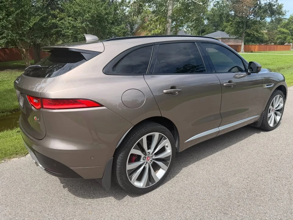 2017 Jaguar F-Pace - Image 2 of 11