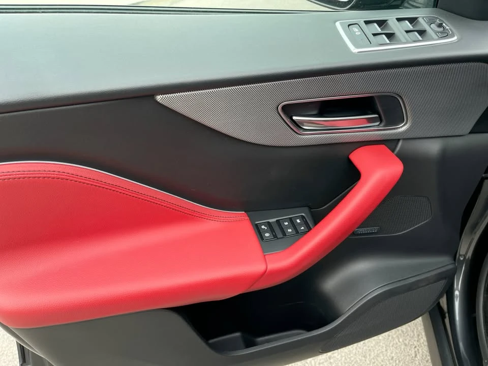 2017 Jaguar F-Pace - Image 5 of 18