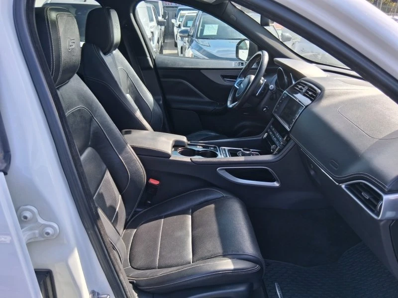 2017 Jaguar F-Pace - Image 10 of 19