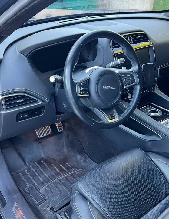 2017 Jaguar F-Pace - Image 6 of 10