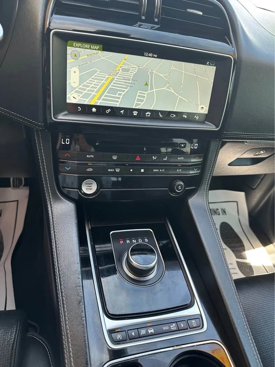 2017 Jaguar F-Pace - Image 16 of 19