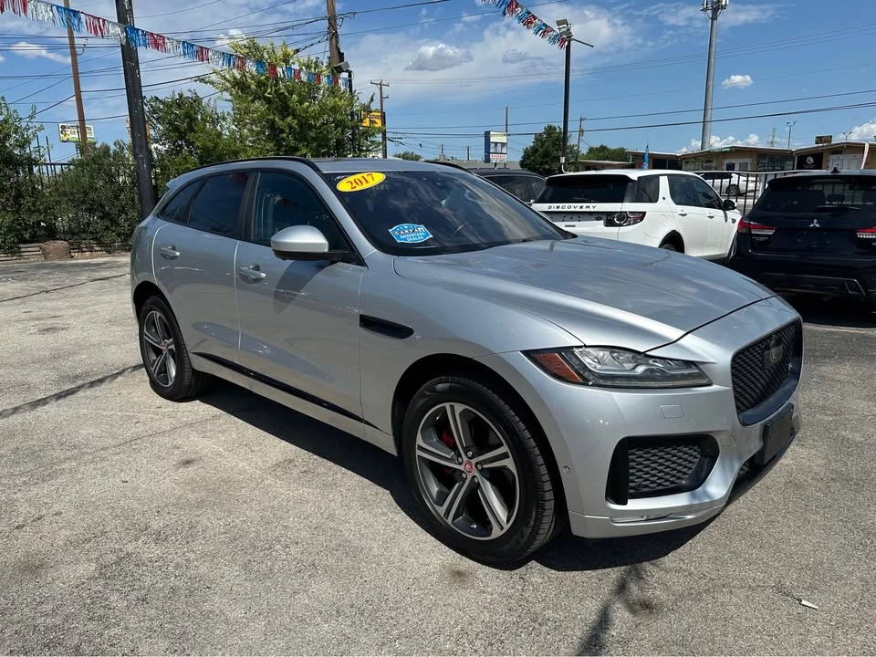 2017 Jaguar F-Pace - Image 3 of 19