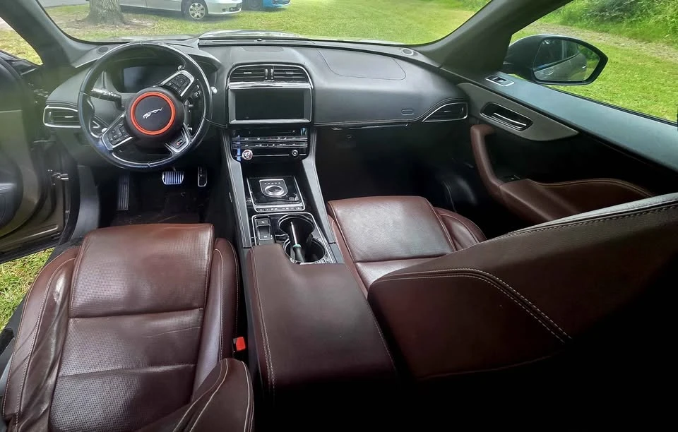 2017 Jaguar F-Pace - Image 8 of 20