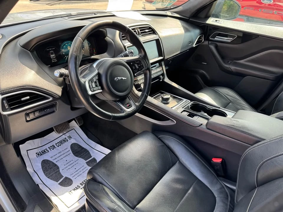 2017 Jaguar F-Pace - Image 10 of 16
