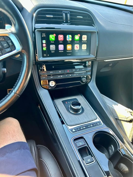 2017 Jaguar F-Pace - Image 14 of 18