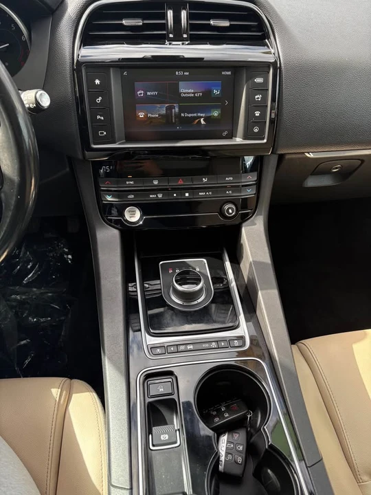 2017 Jaguar F-Pace - Image 9 of 12