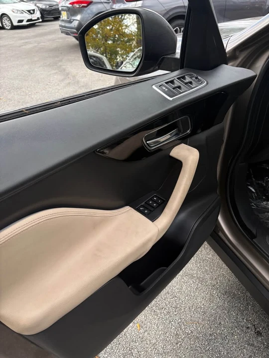 2017 Jaguar F-Pace - Image 10 of 12