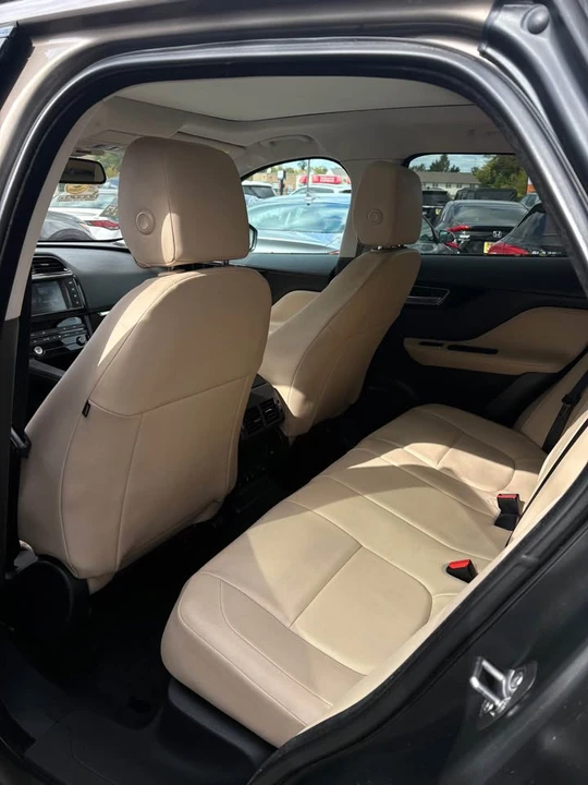 2017 Jaguar F-Pace - Image 11 of 12