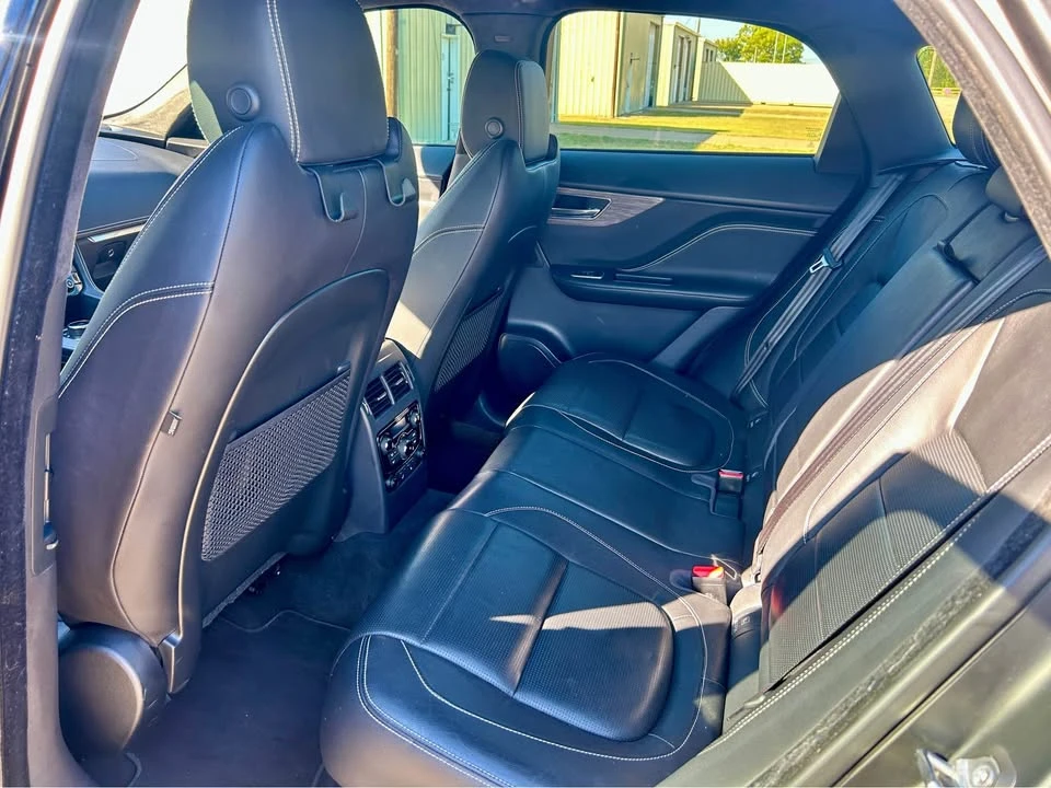 2017 Jaguar F-Pace - Image 10 of 18