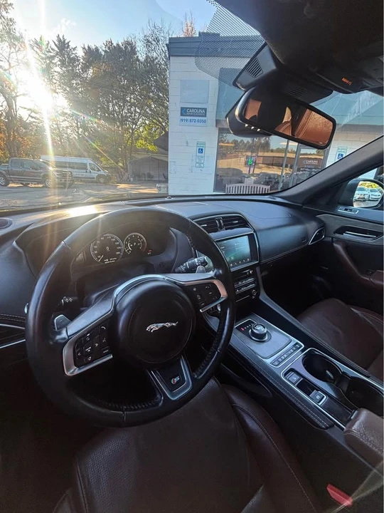 2017 Jaguar F-Pace - Image 11 of 19