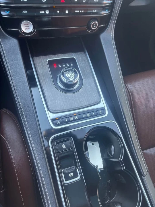 2017 Jaguar F-Pace - Image 16 of 19