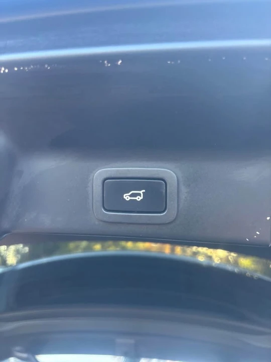 2017 Jaguar F-Pace - Image 9 of 19