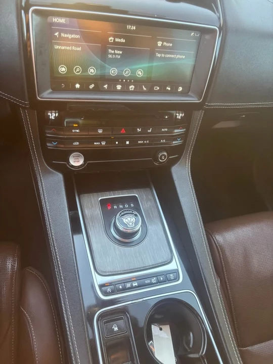 2017 Jaguar F-Pace - Image 14 of 19