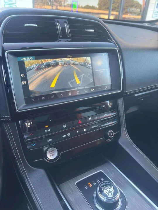 2017 Jaguar F-Pace - Image 15 of 19