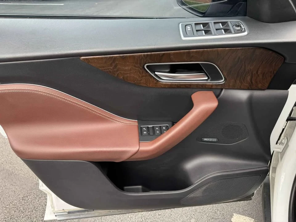 2017 Jaguar F-Pace - Image 15 of 19