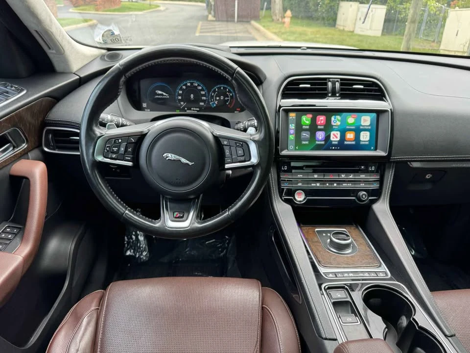 2017 Jaguar F-Pace - Image 11 of 19
