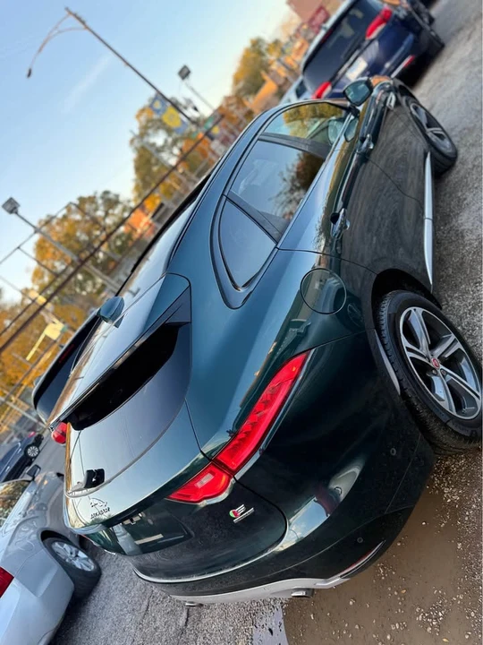 2017 Jaguar F-Pace - Image 9 of 16