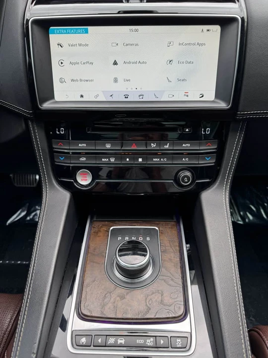 2017 Jaguar F-Pace - Image 14 of 19