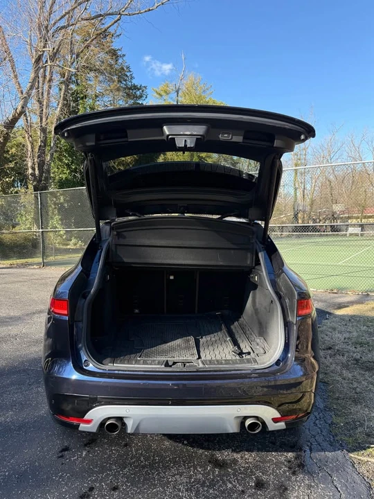 2017 Jaguar F-Pace - Image 9 of 18