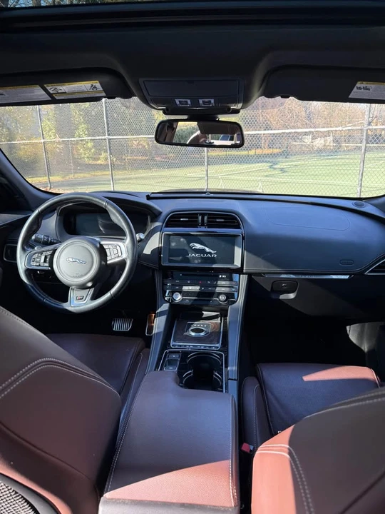 2017 Jaguar F-Pace - Image 12 of 18