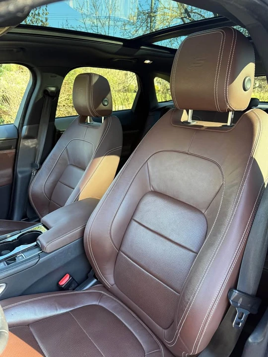 2017 Jaguar F-Pace - Image 13 of 18