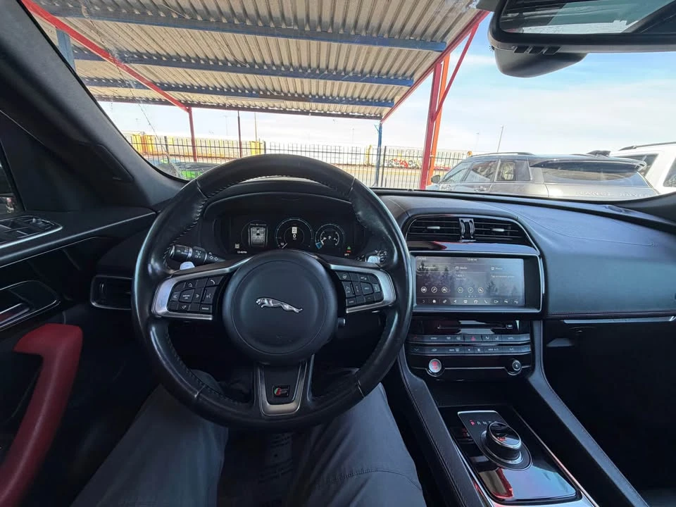 2017 Jaguar F-Pace - Image 4 of 11