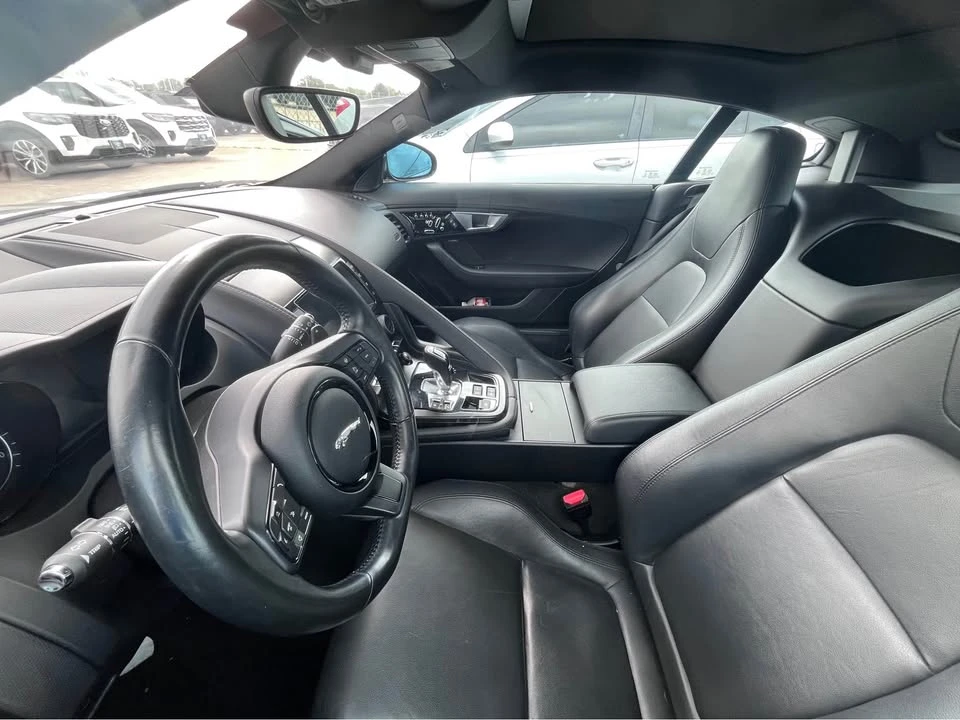 2017 Jaguar F-Pace - Image 6 of 6