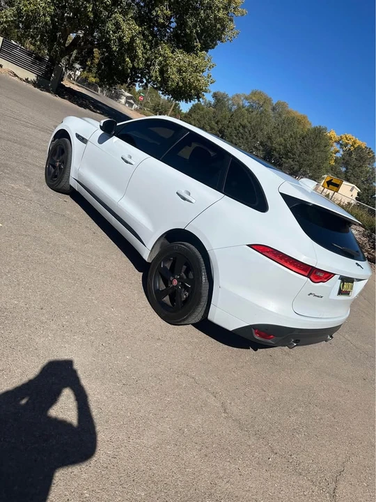 2017 Jaguar F-Pace - Image 5 of 9