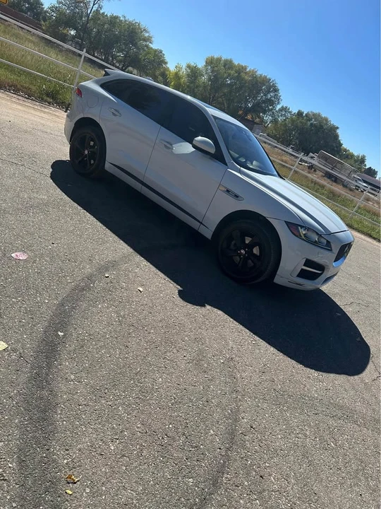 2017 Jaguar F-Pace - Image 2 of 9