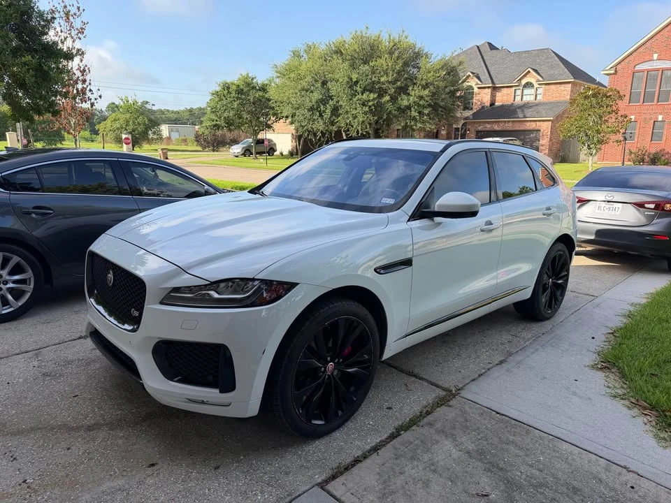 2017 Jaguar F-Pace - Image 2 of 10