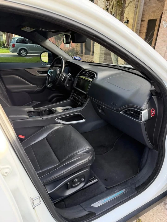 2017 Jaguar F-Pace - Image 6 of 10