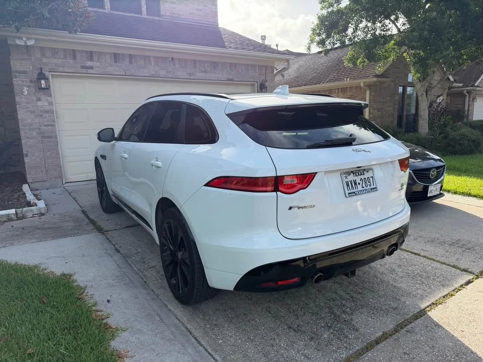 2017 Jaguar F-Pace - Image 4 of 10