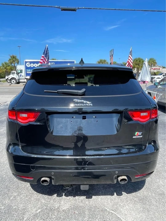 2017 Jaguar F-Pace - Image 6 of 11