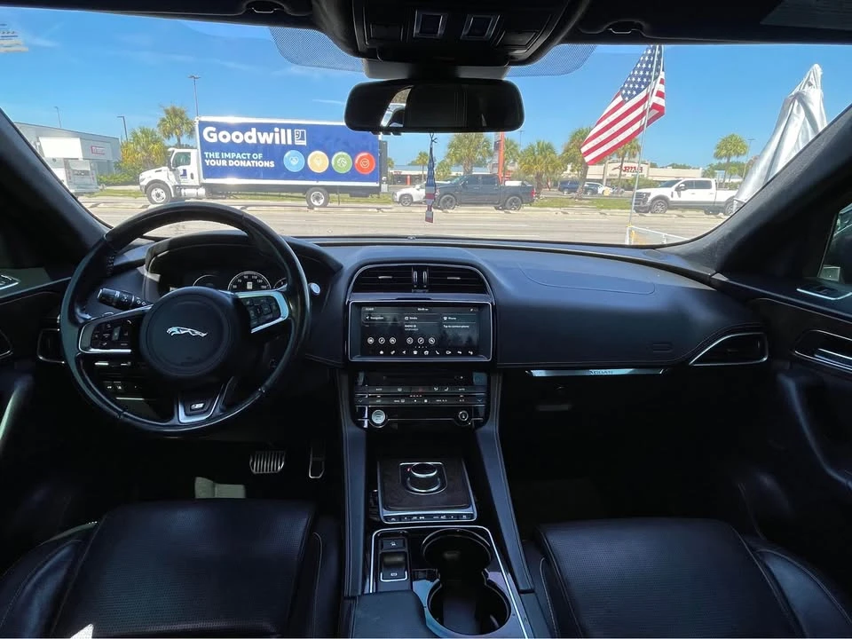2017 Jaguar F-Pace - Image 10 of 11