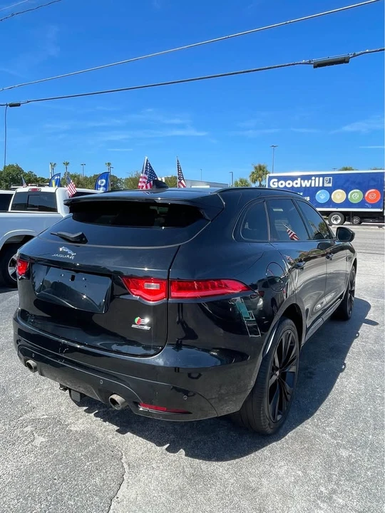 2017 Jaguar F-Pace - Image 7 of 11