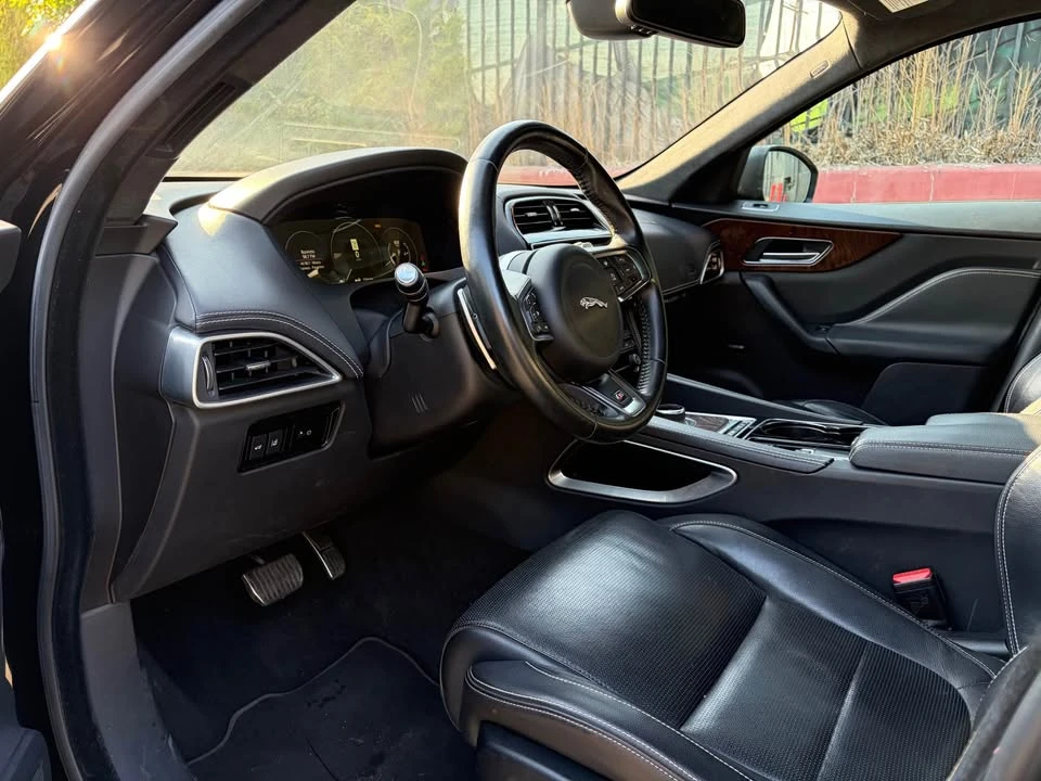 2017 Jaguar F-Pace - Image 6 of 11