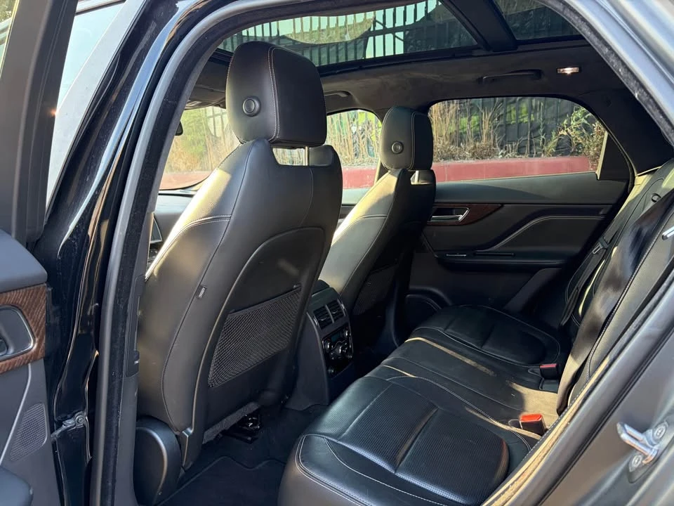 2017 Jaguar F-Pace - Image 7 of 11