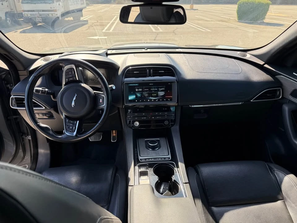 2017 Jaguar F-Pace - Image 11 of 14