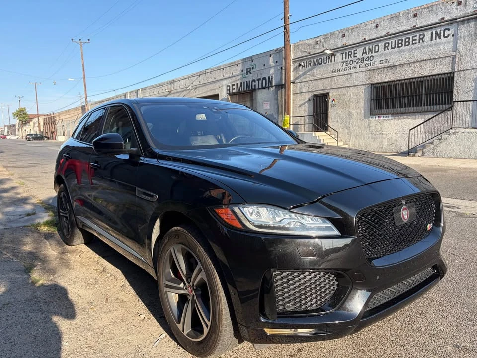 2017 Jaguar F-Pace - Image 2 of 11