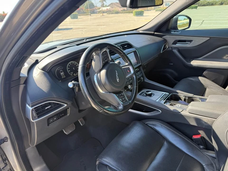 2017 Jaguar F-Pace - Image 9 of 14