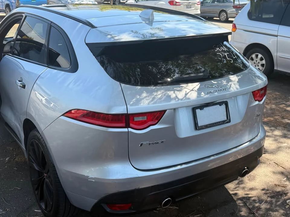 2017 Jaguar F-Pace - Image 5 of 11