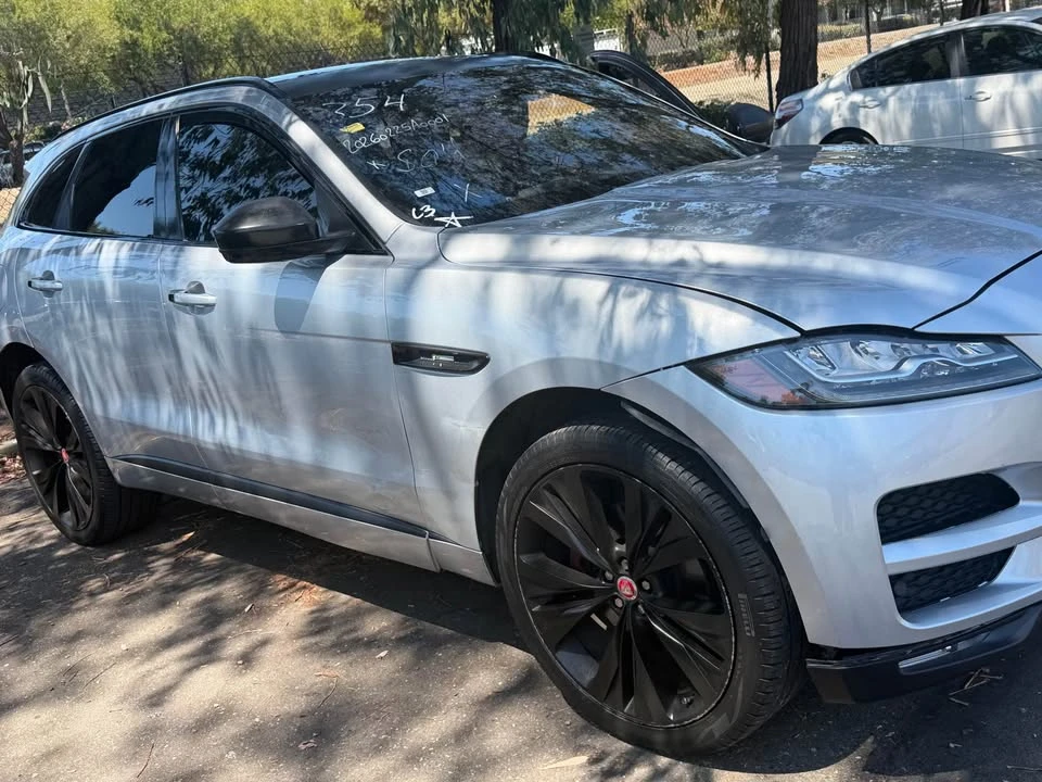 2017 Jaguar F-Pace - Image 3 of 11