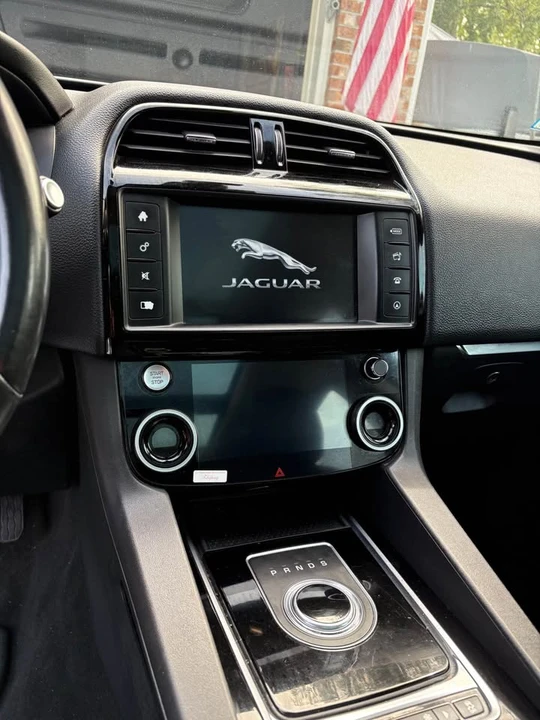 2017 Jaguar F-Pace - Image 7 of 13