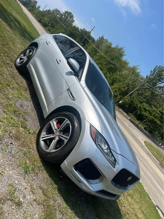 2017 Jaguar F-Pace - Image 2 of 18