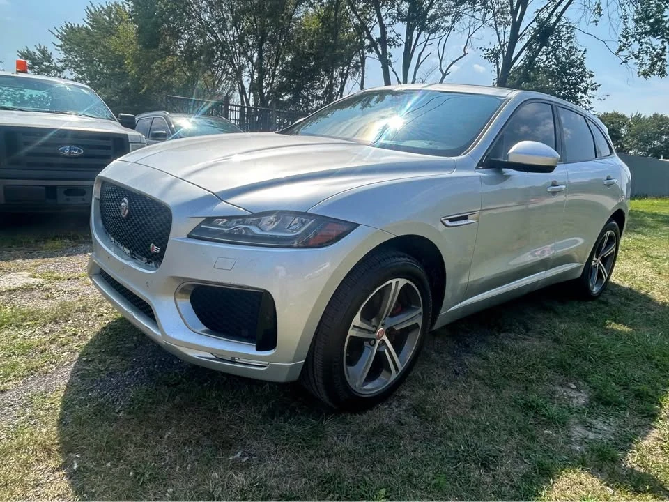 2017 Jaguar F-Pace - Image 9 of 18